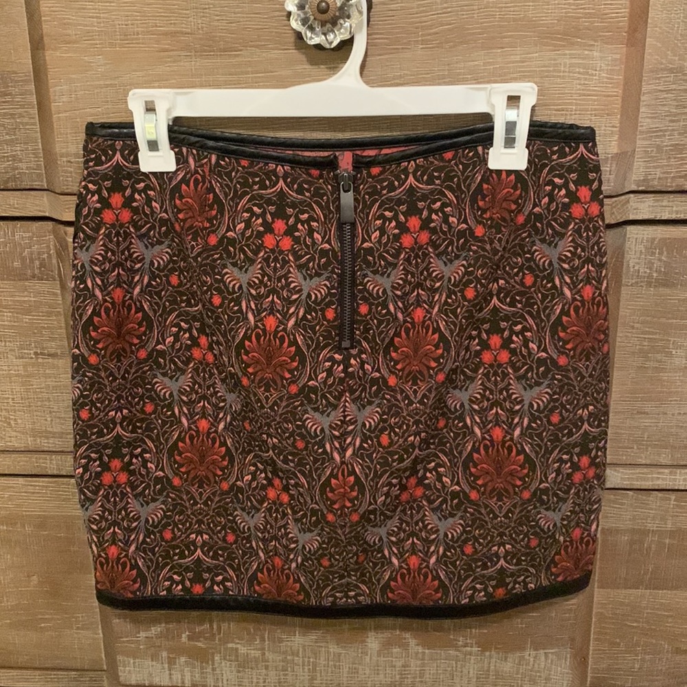 Express Patterned Mini Skirt - Picture 3 of 4